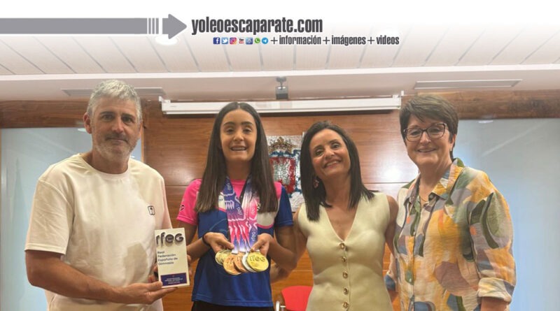 La alcaldesa de Alfaro recibe a la gimnasta Giselle Mangado tras sus éxitos en el Campeonato de España de Gimnasia Rítmica