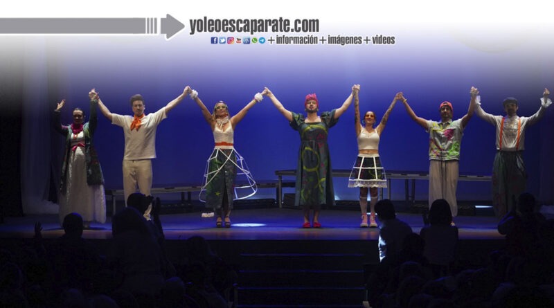 El Teatro Ideal acogió el estreno de la comedia musical «Las mujeres sabias» en clave rock y pop