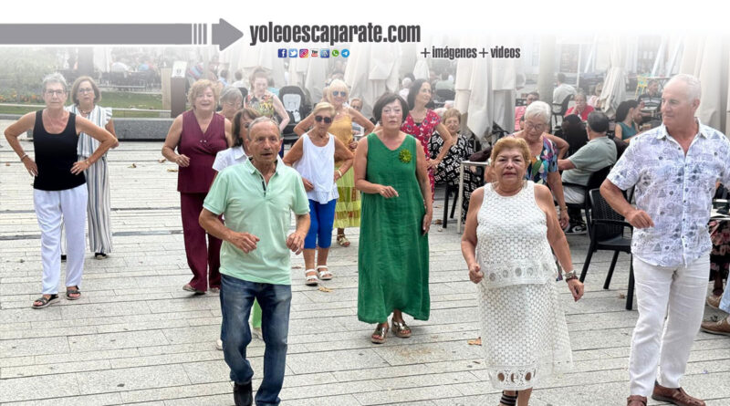 La verbena del verano llena de música y convivencia el quiosco del Mercadal dentro del programa de Envejecimiento Activo y Saludable