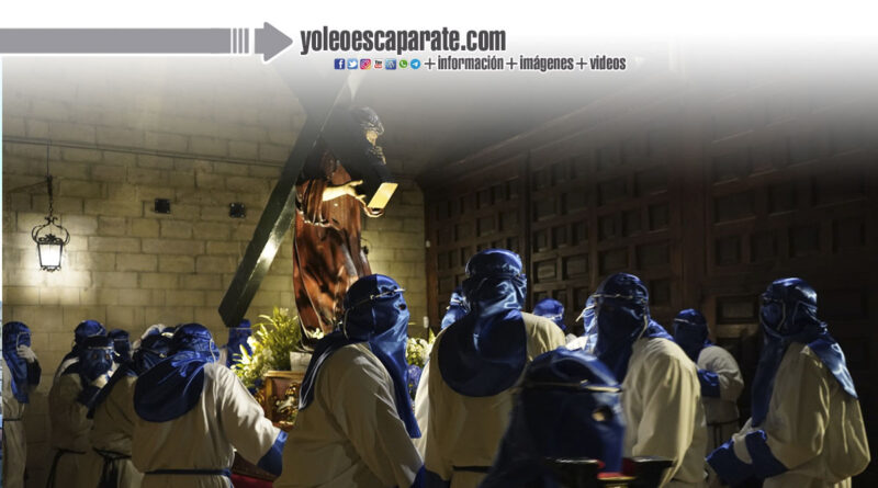 El Cristo de Medinaceli recorre las calles de Calahorra en el Vía Crucis del Viernes de Dolores