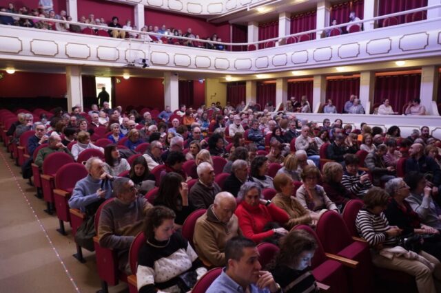 XI Muestra de teatro aficionado de Calahorra. "5 segundos y 120 kilos"