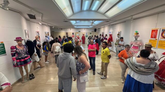 Exposición trajes de la IV Jornadas Interculturales de Calahorra