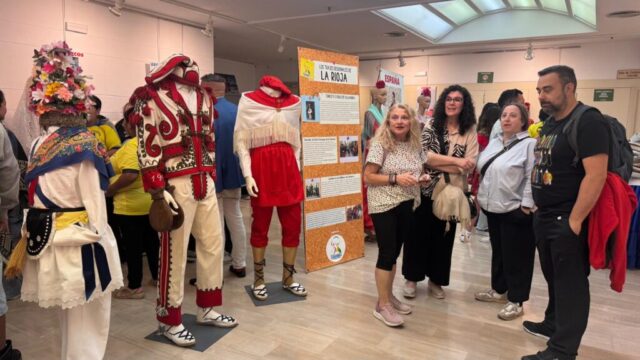 Exposición trajes de la IV Jornadas Interculturales de Calahorra