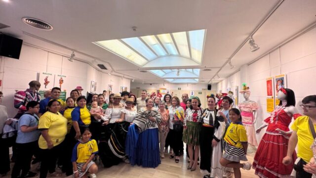 Exposición trajes de la IV Jornadas Interculturales de Calahorra