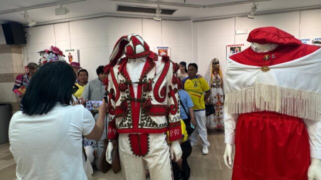 Exposición trajes de la IV Jornadas Interculturales de Calahorra