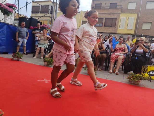 gran desfile de moda en Rincón de Soto